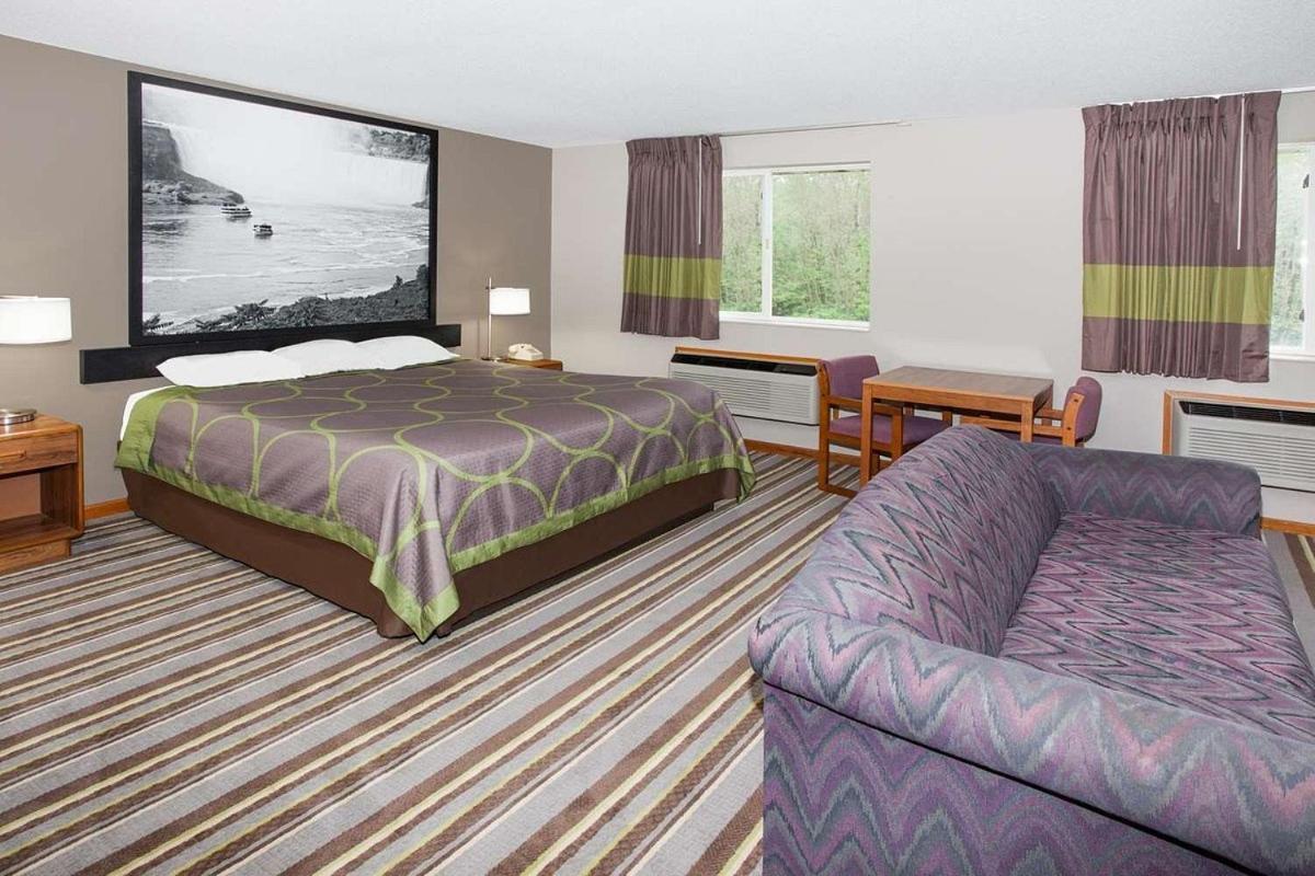 Super 8 by Wyndham Gilman Hotel Eksteriør billede
