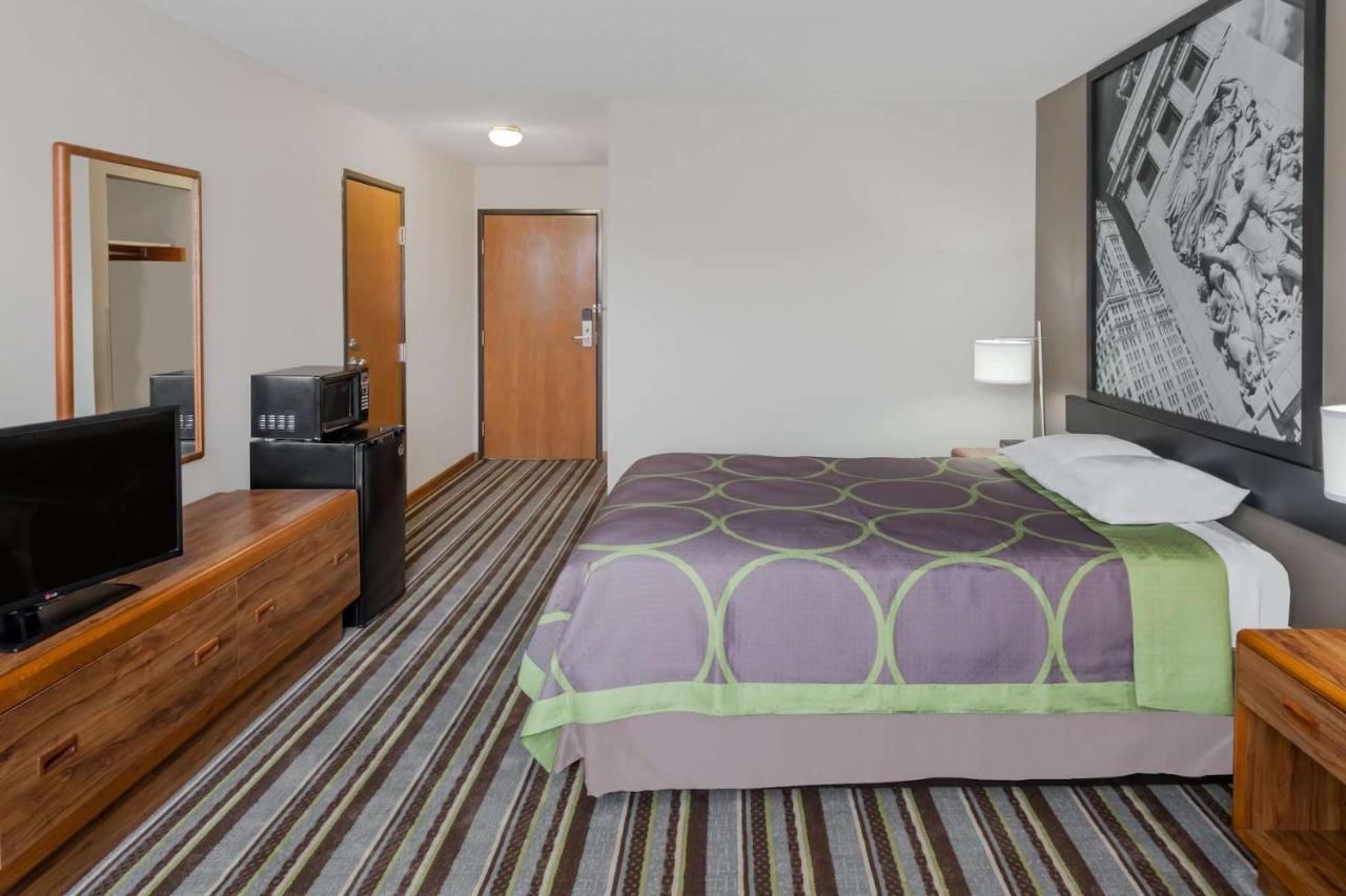 Super 8 by Wyndham Gilman Hotel Eksteriør billede